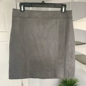 Smoked Pearl Faux Suede Skirt
Size 4